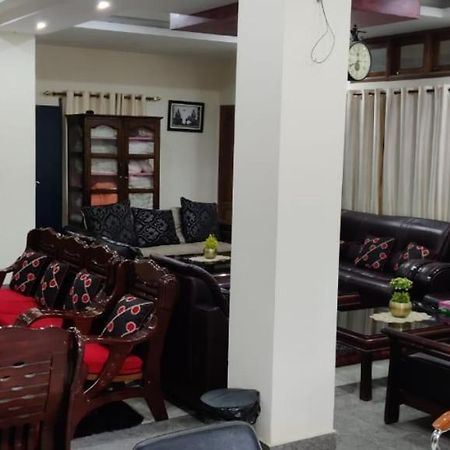 Iranyai Homestay Imphal Exteriör bild