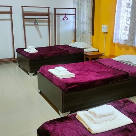 Iranyai Homestay Imphal Exteriör bild