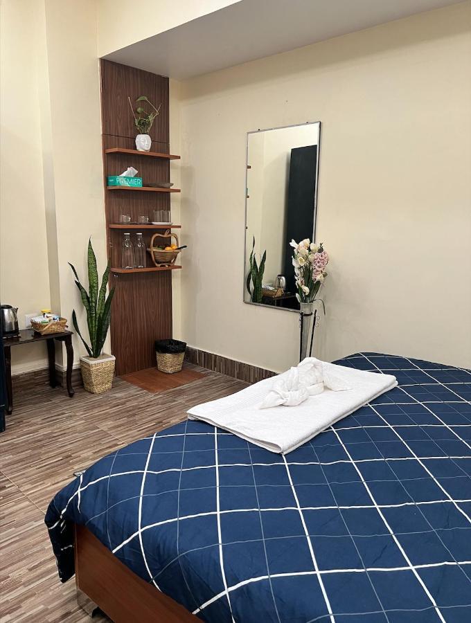 Iranyai Homestay Imphal Exteriör bild