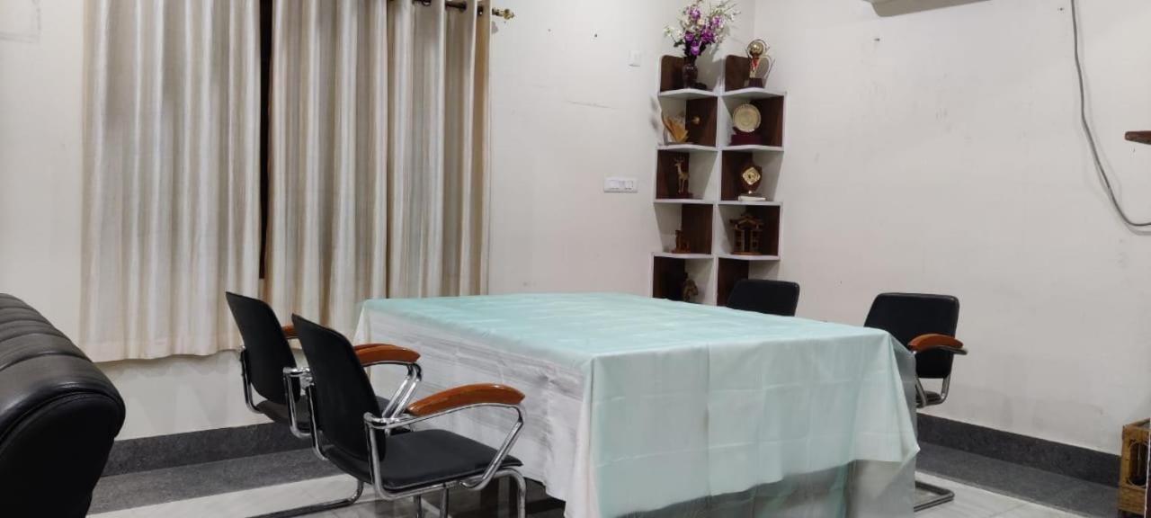 Iranyai Homestay Imphal Exteriör bild