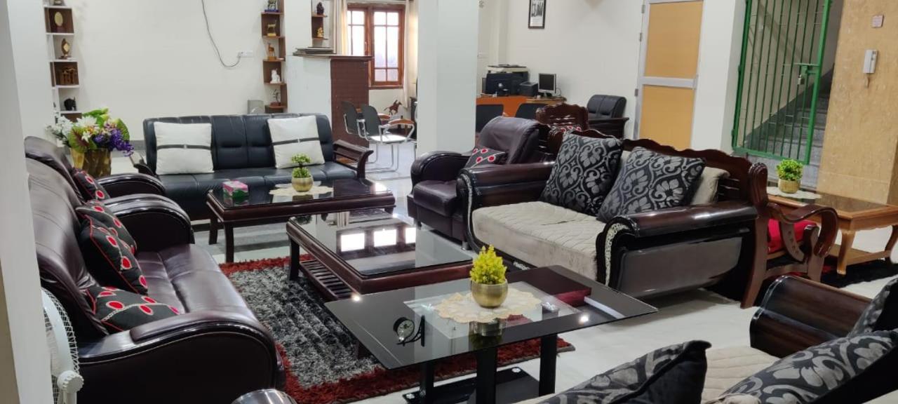 Iranyai Homestay Imphal Exteriör bild
