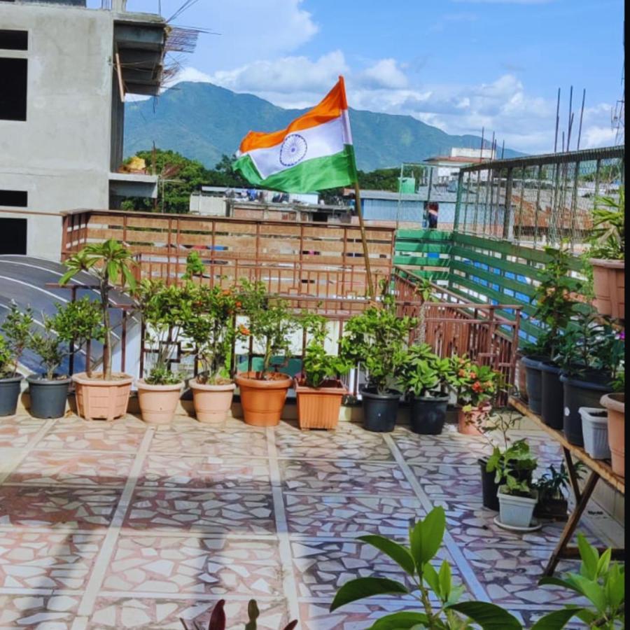 Iranyai Homestay Imphal Exteriör bild