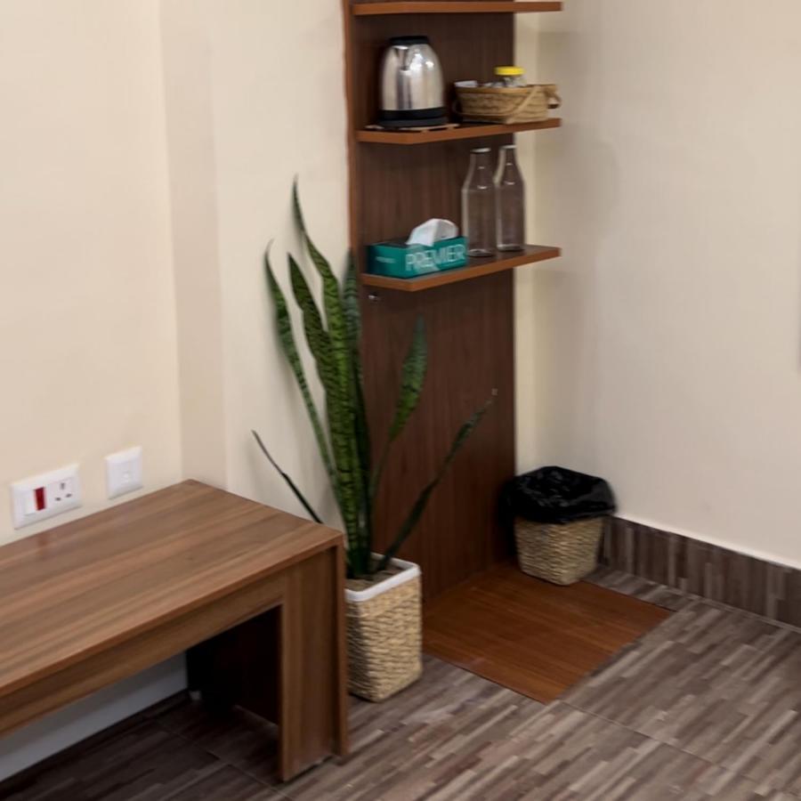 Iranyai Homestay Imphal Exteriör bild