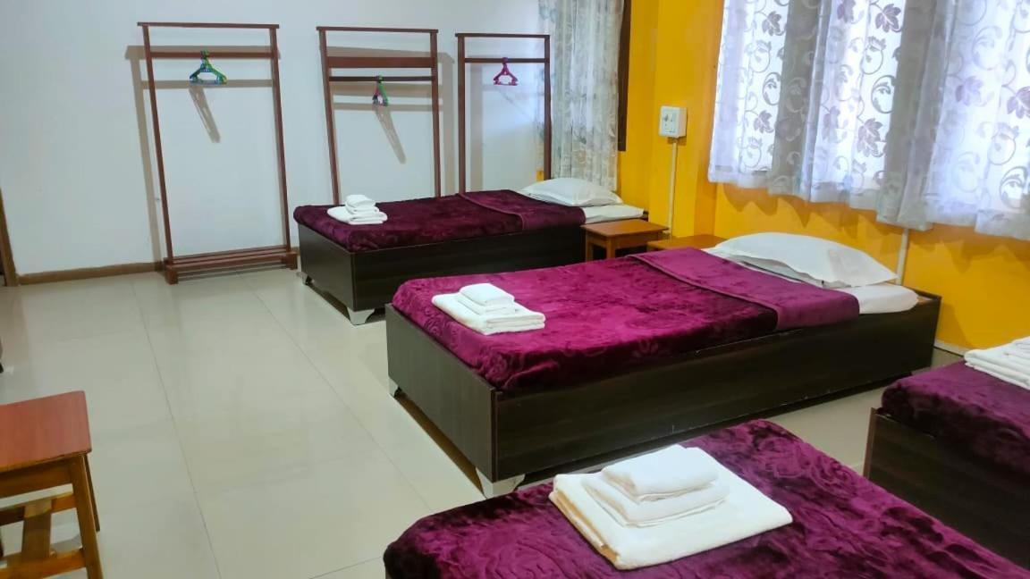 Iranyai Homestay Imphal Exteriör bild
