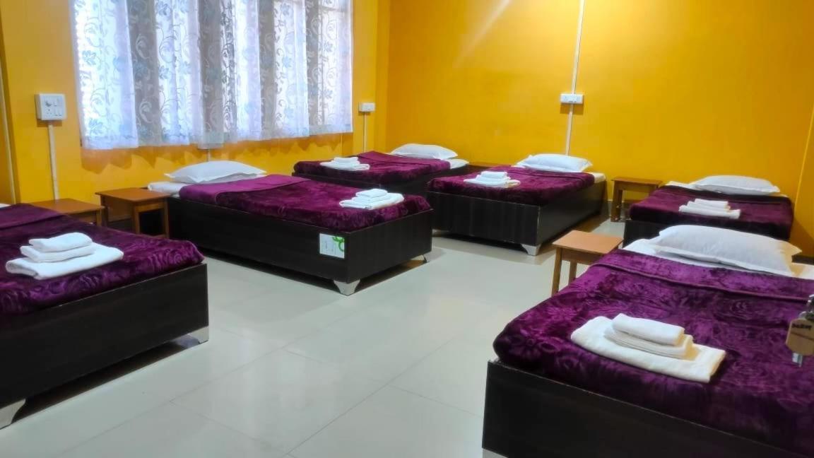 Iranyai Homestay Imphal Exteriör bild